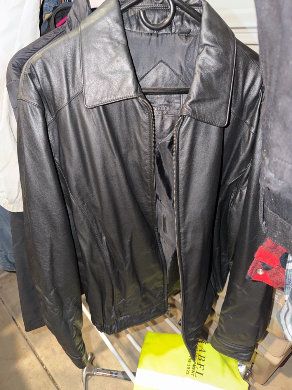 Roundtree & Yorke Men's Black Zip-Front Leather Jacket